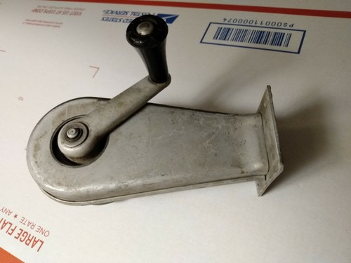 Vintage kitchen Dazey Sharpit No. 900 Knife Sharpener, Flower Crank Handle