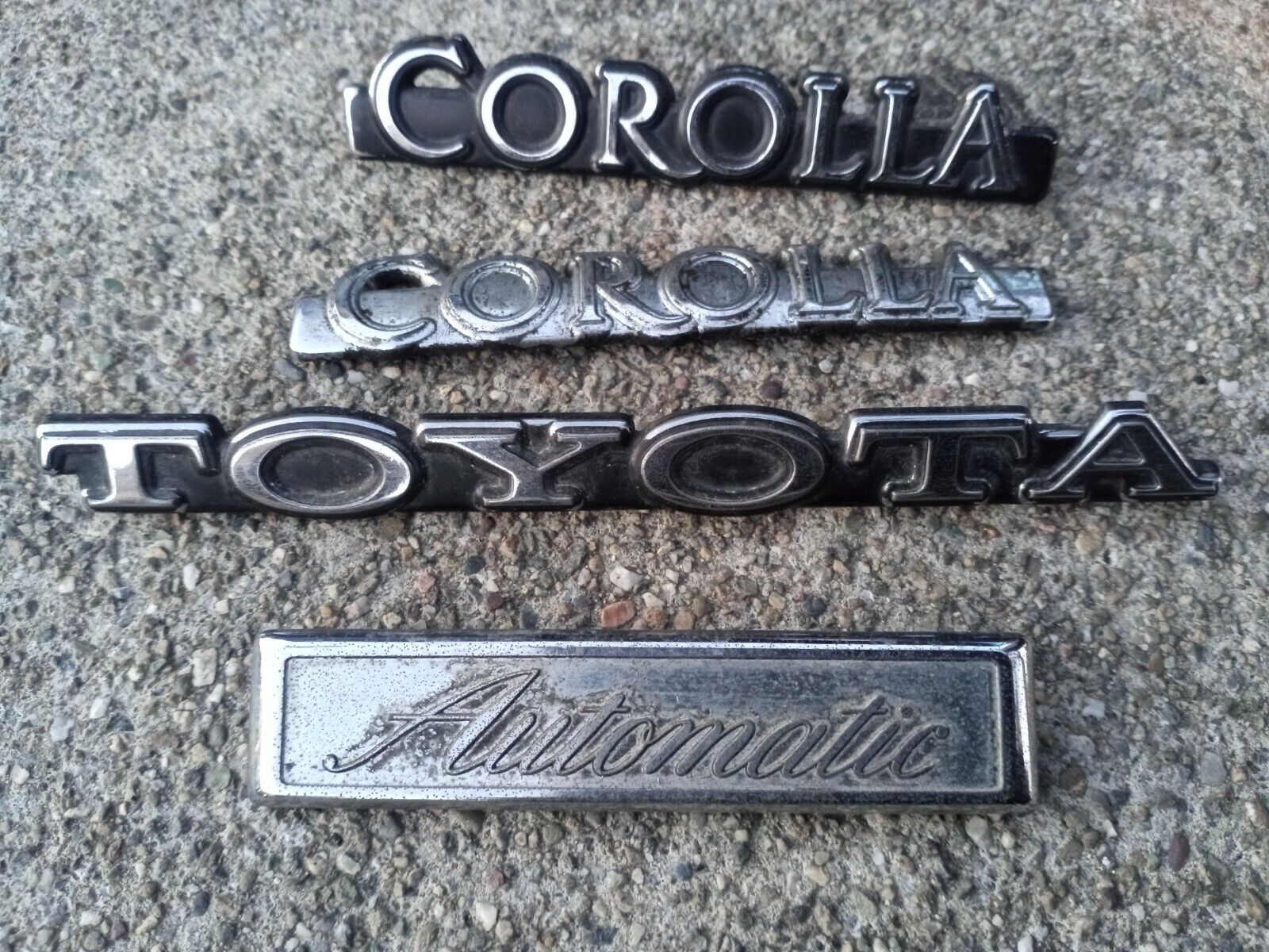 1975-1979 TOYOTA COROLLA SIDE FENDER EMBLEM BADGE SIGN OEM