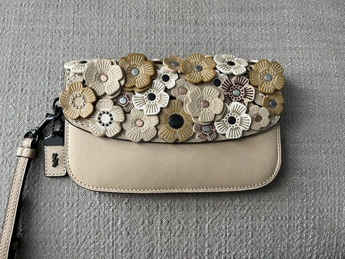 Coach clutch online tea rose