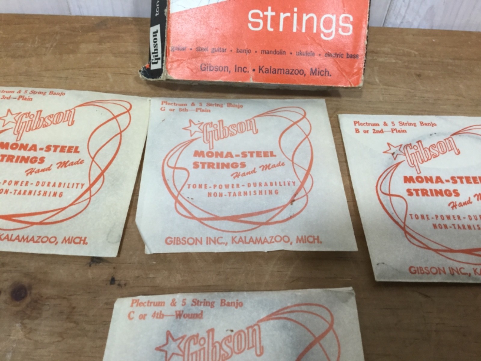 Vintage Box of GIBSON Mona Steel Handmade Banjo 4 Strings USA