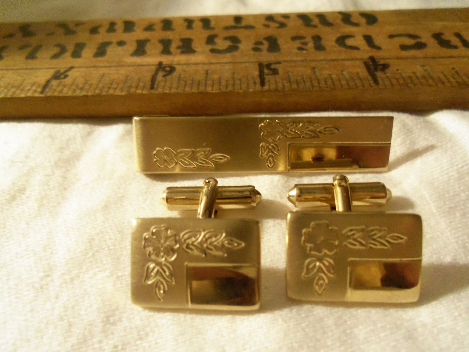 Vintage BRETTON 5th Ave  Gold tone Tie Clip and Cuff Links in original box!