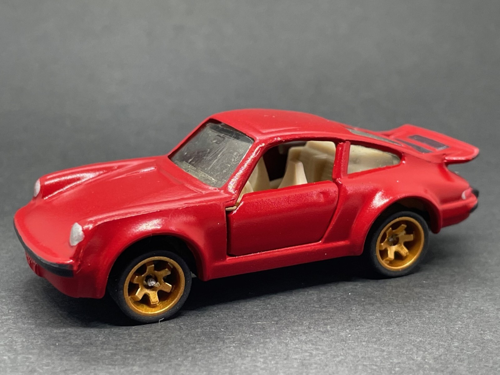 その他 Porsche 911 Turbo VTG FIGURE Amazon.com: TOKAXI 1/36 Scale Porsche 911 Trubo 1978 Diecast