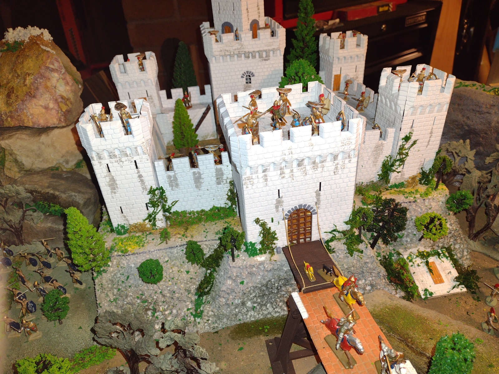 72033 ASSAULT OF MEDIEVAL FORTRESS – Miniart