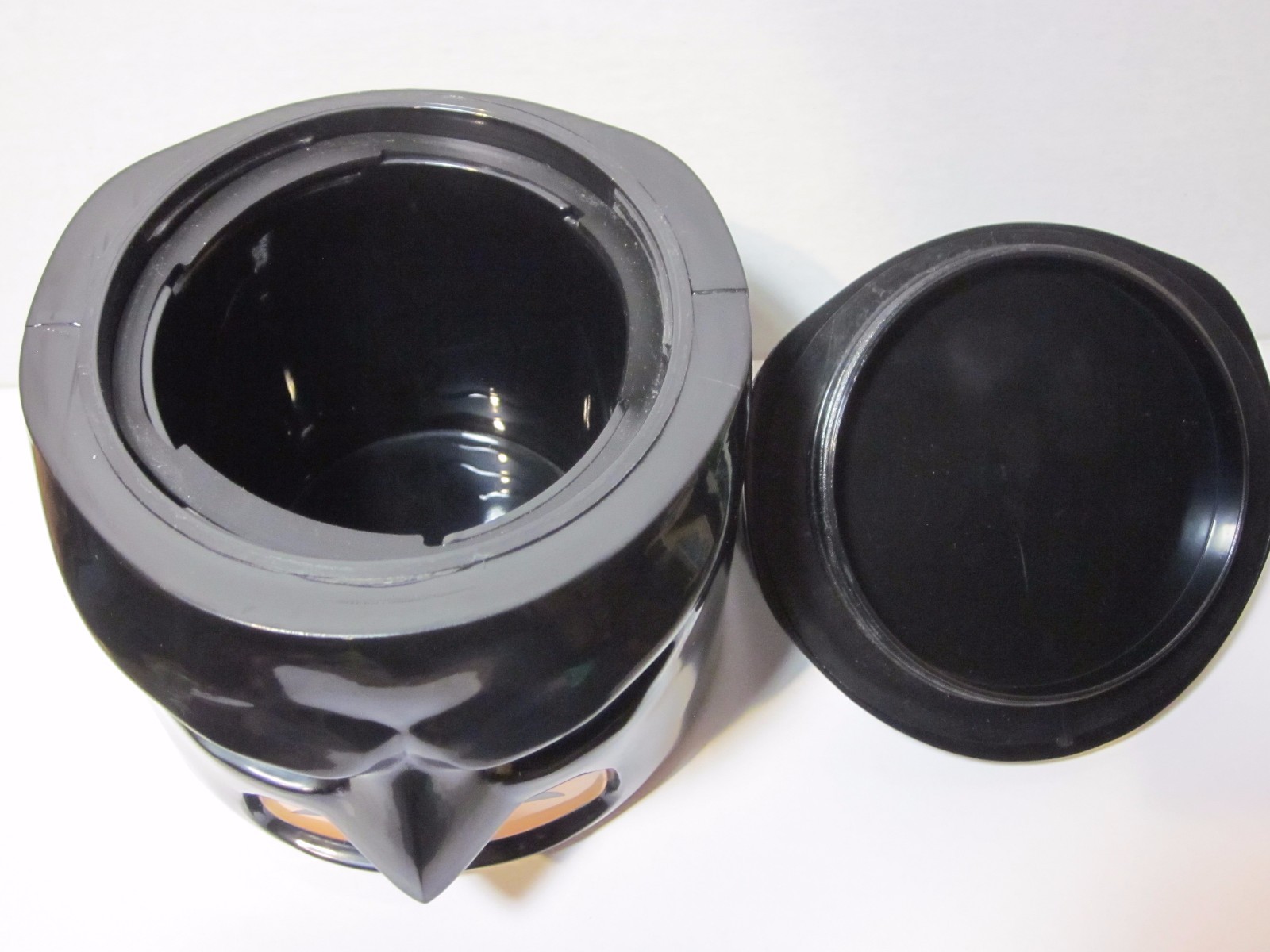 Batman 10.5 OZ Container Screw on lid 5.5