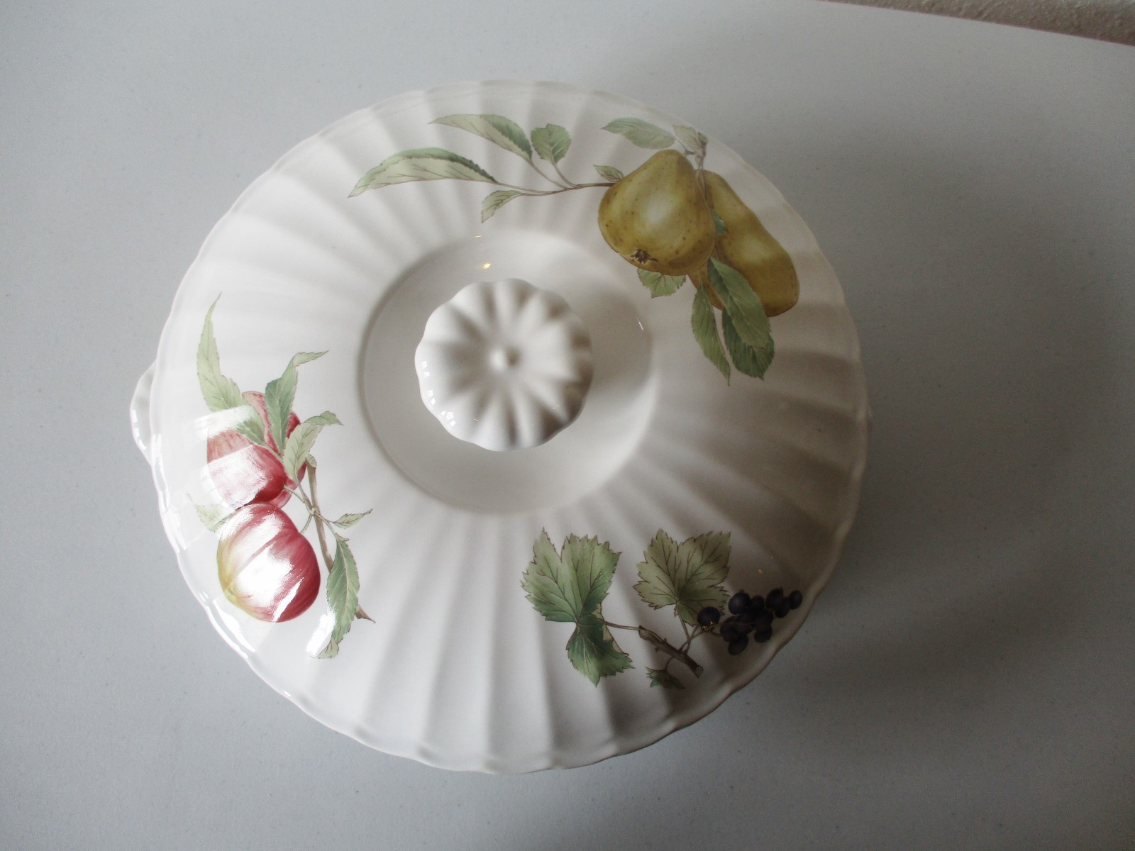 Mikasa Maxima Belle Terre 1.5 Qt. Round Covered Casserole 9