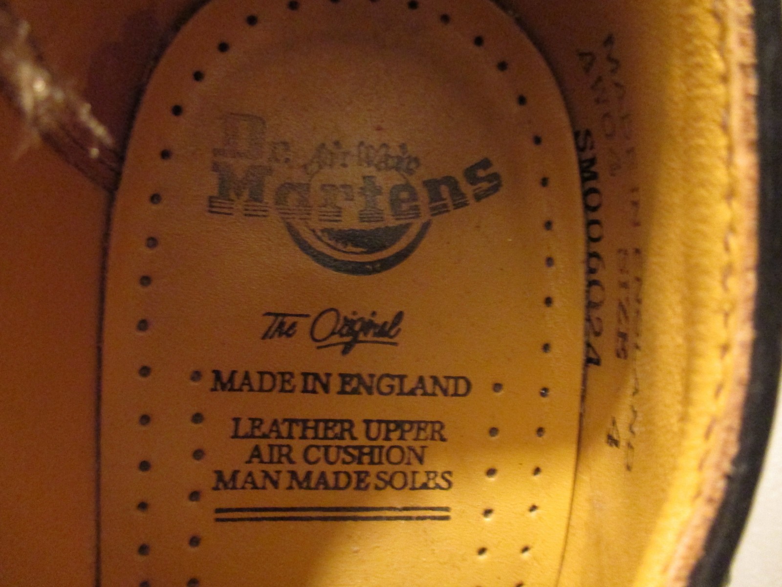 VTG DR MARTENs THE ORIGINAL MADE IN ENGLAND BLACK/WHITE WING TIP WOMEN'S SZ 4/6