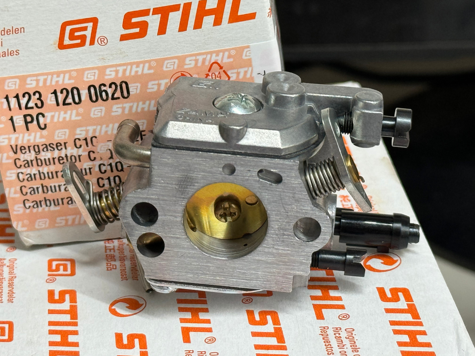 STIHL OEM ZAMA CARBURETOR 1123 120 0620 C1Q-S92E MS250 C-BE MS230 C-BE - Picture 1 of 2