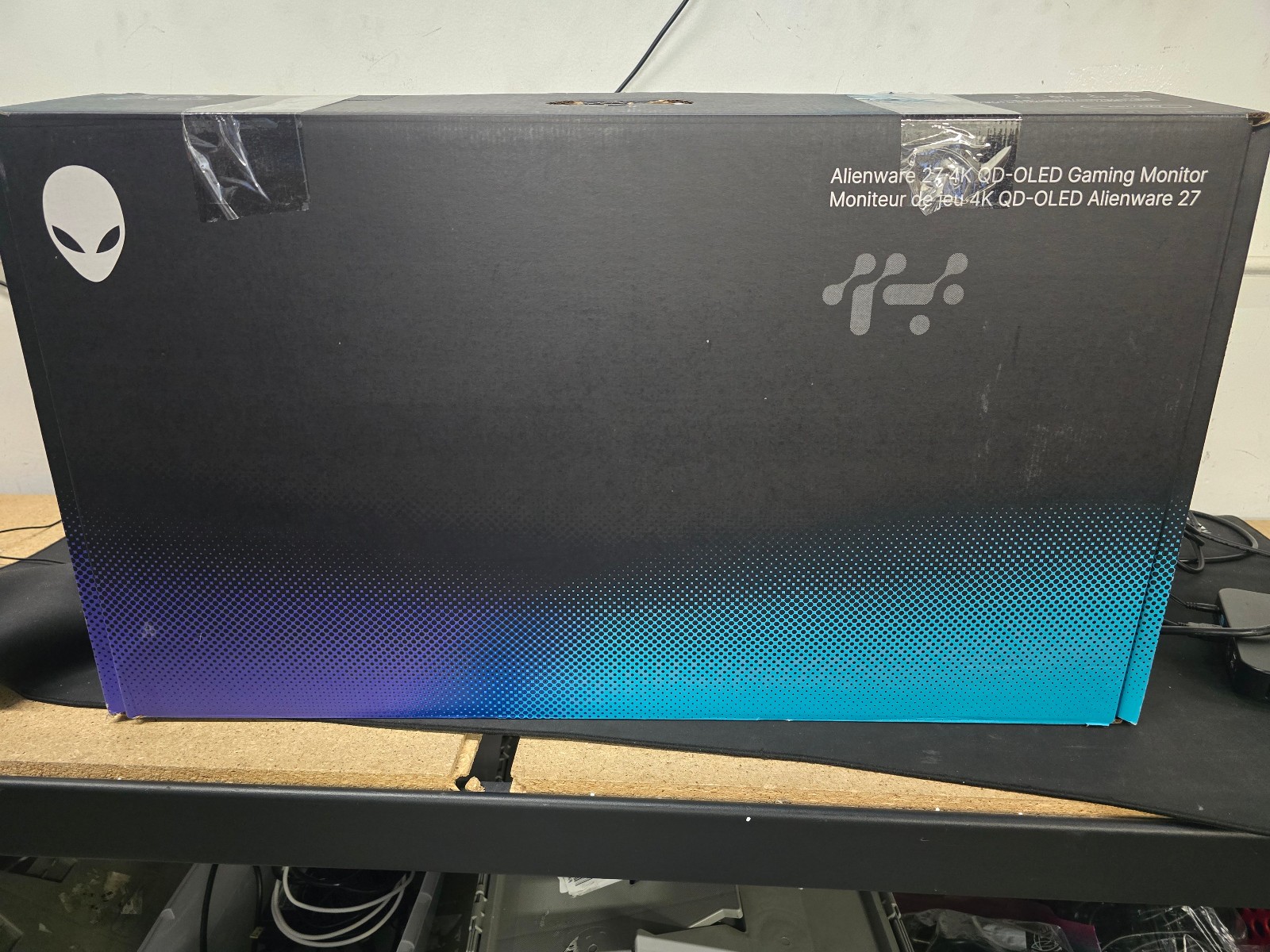 Alienware 26.7インチ QHD QD-OLED モニター Amazon.com: Alienware AW2725DF OLED Gaming Monitor - 26.7