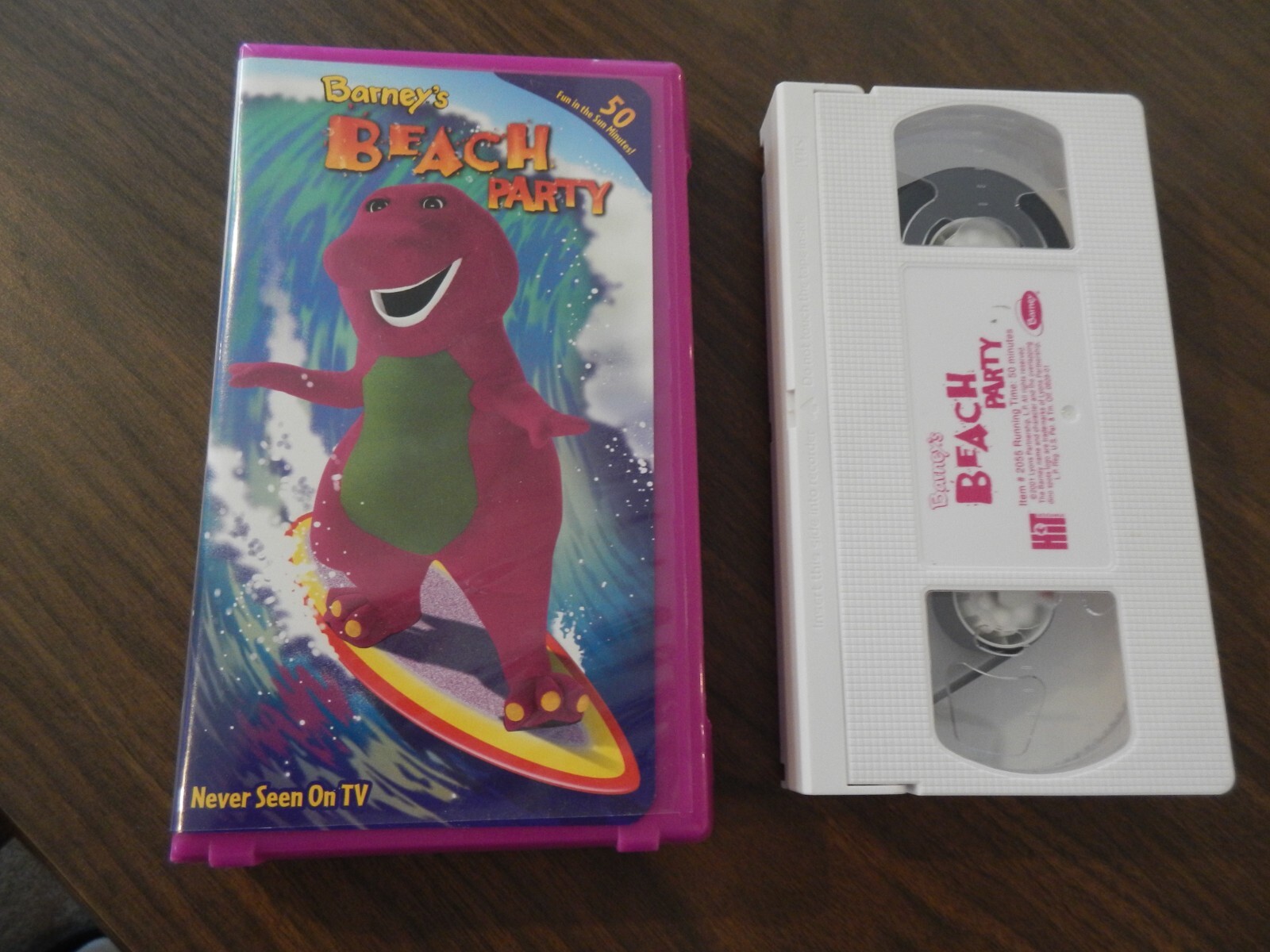 BARNEY BEACH PARTY KIDS VHS PURPLE CLAMSHELL WHITE TAPE