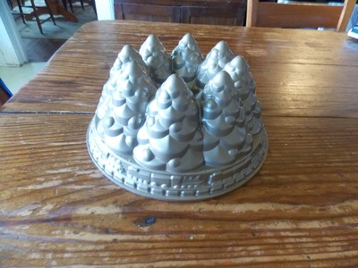 Nordic Ware Large IEvergreen Forest Trees Bundt Cake Pan Unused