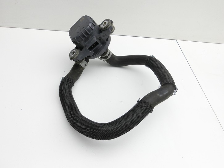 Toyota Auris II E18 15-19 Hybrid 1,8 73KW Umwelzpumpe Heizung Pumpe  - Bild 3