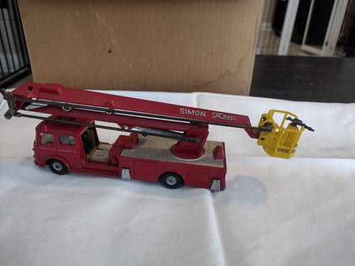 Vintage 1/43 Scale CORGI Simon Snorkel Fire Engine - Nice