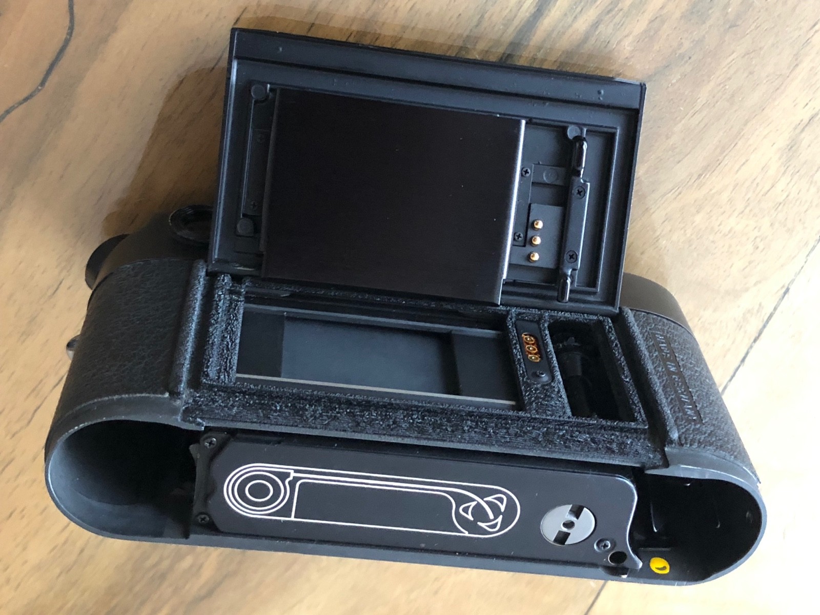 ?TOP MINT? Leica M6  35mm Film Camera Body Only from Canada