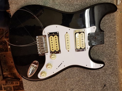 ギター Fender Black and Chrome HH stracaster L88432000001000-00-600x600.jpg