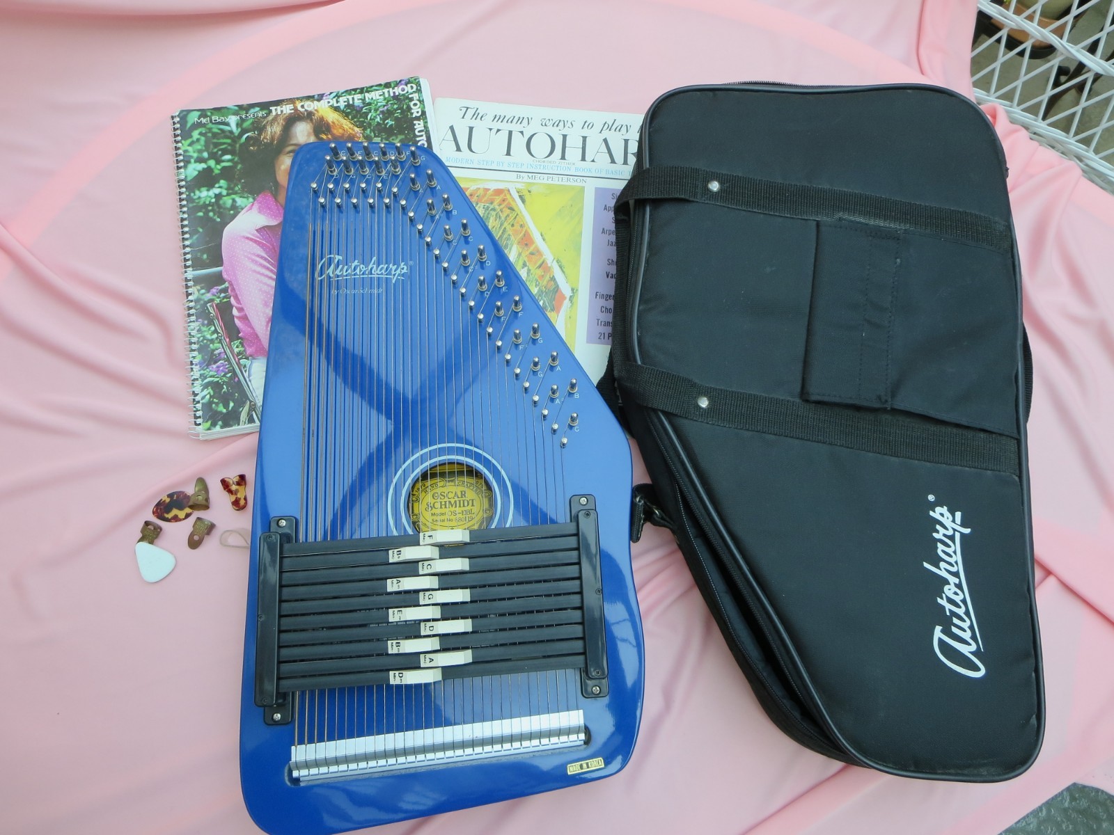 Oscar Schmidt Autoharp Model OS-10 BL (Blue) with padded case and music books