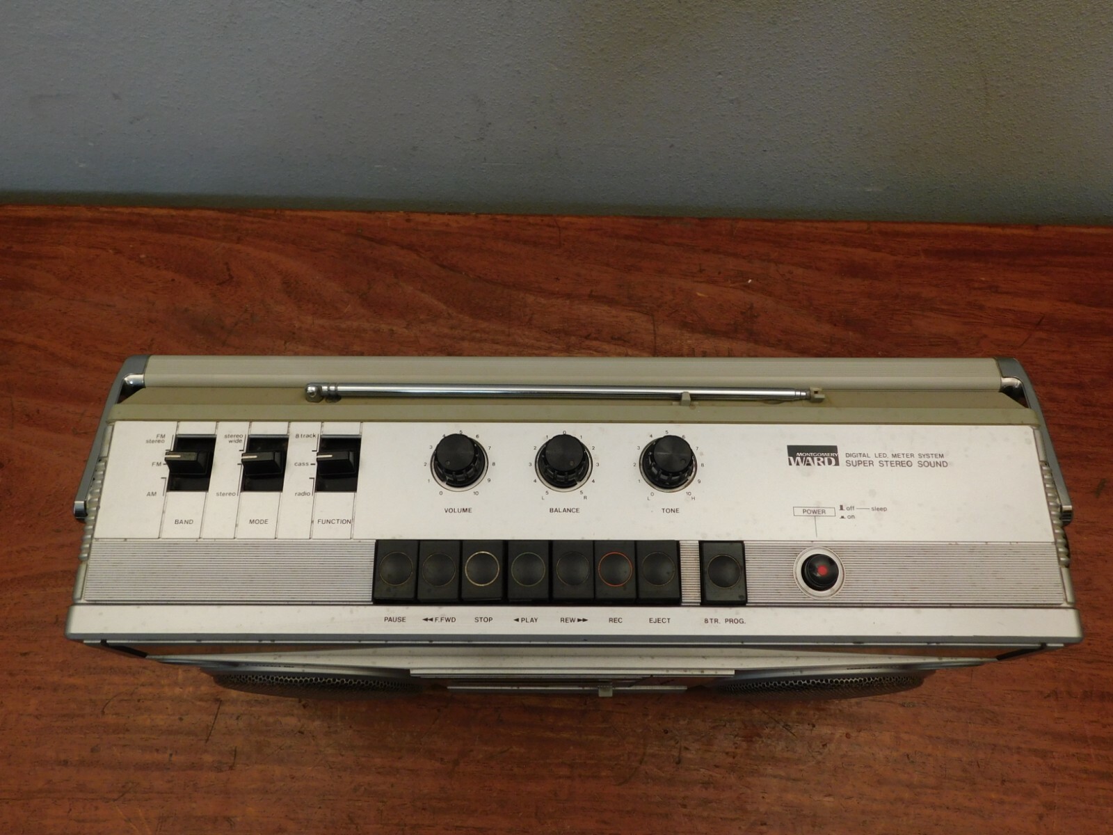 Montgomery Ward GEN3995 Vintage Boombox Radio Cassette 8 Track Player