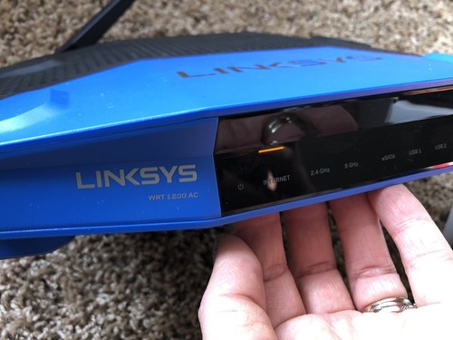 Linksys WRT1200AC Dual-Band 4-Port Gigabit 1200 Mbps Smart Wireless Router