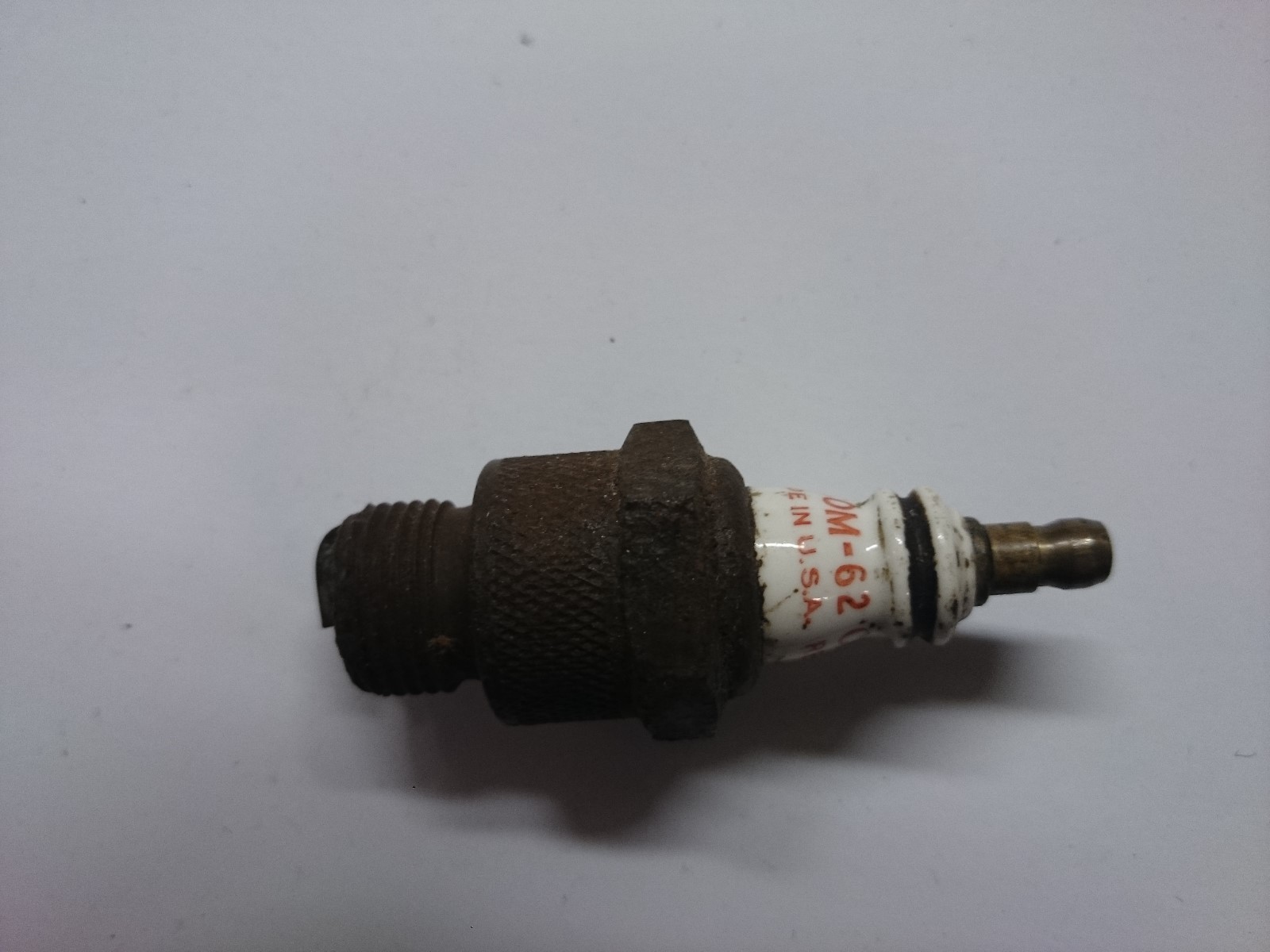 VINTAGE CHAMPION 6 COM-62 USA SPARK PLUG