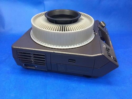 Kodak Carousel 4400 Slide Projector w/Remote 3 Trays Hard Case Excellent!
