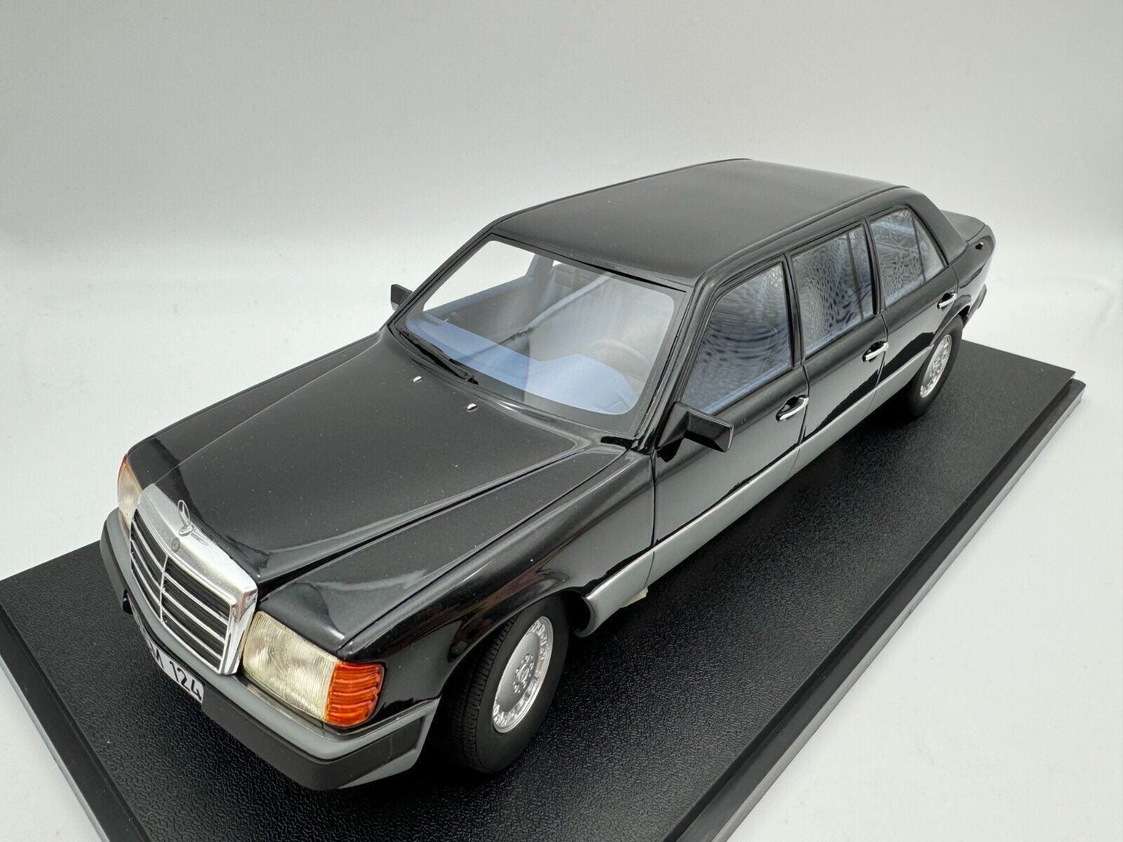 Amazon | Cult 1/18 メルセデスベンツ Mercedes-Benz V124 Lang