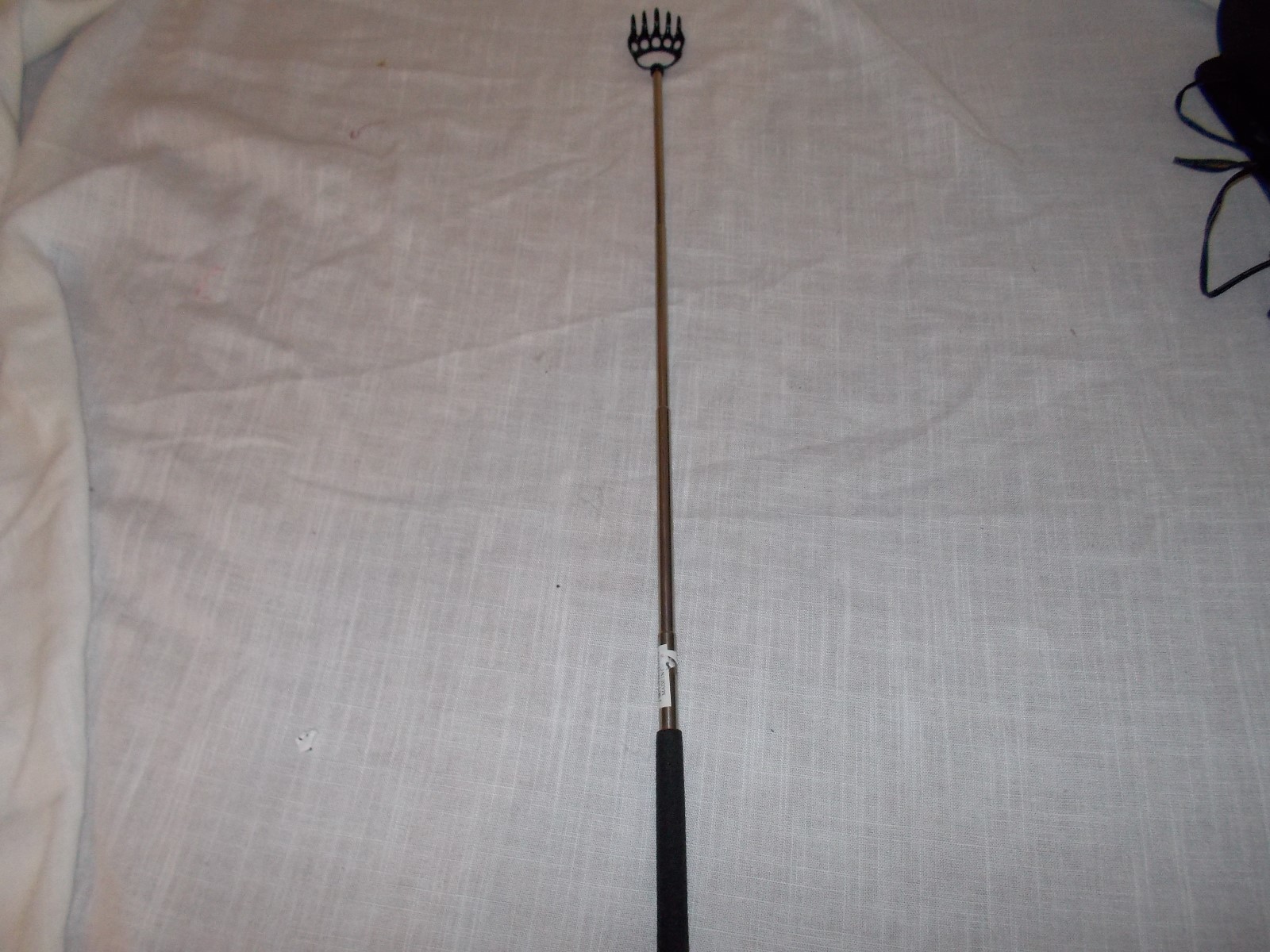 TELESCOPIC BACKSCRATCHER