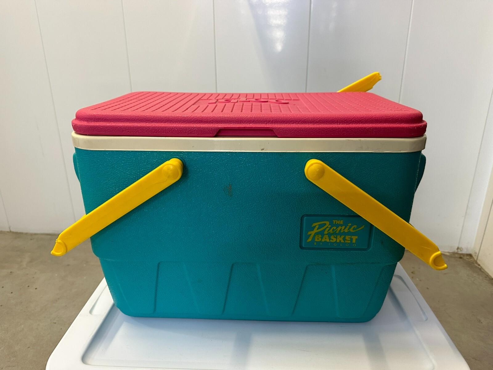 Igloo Cooler The Picnic Basket  Teal Pink Yellow Handles Vintage