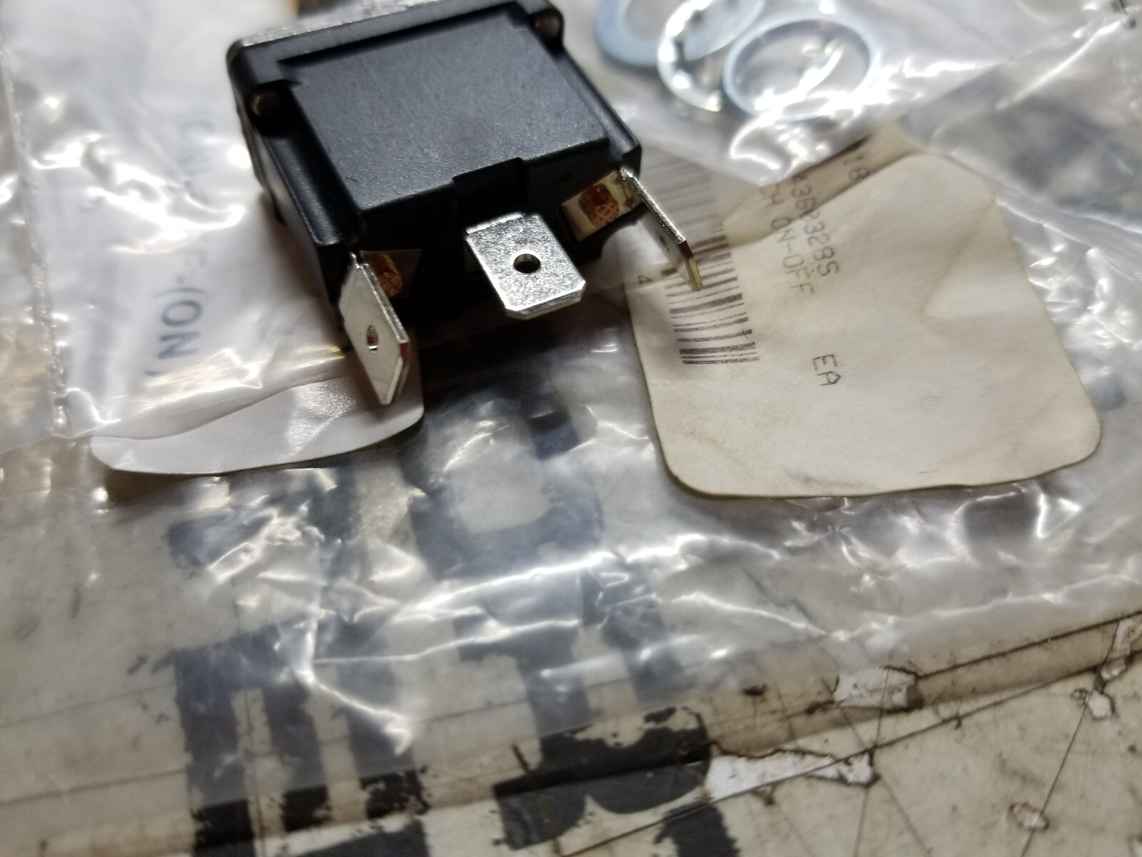 JLG Toggel Switch 43603285 - Picture 6 of 6