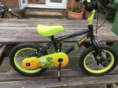 Apollo Claws Kid's Bike with height adjustable, removable Stabilisers