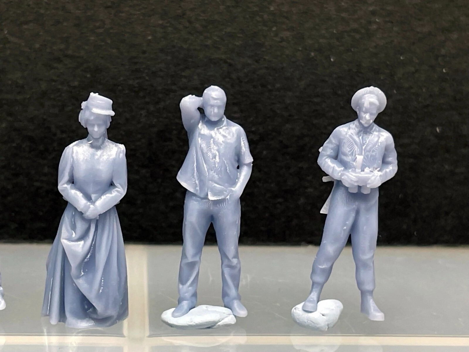 1:64 Scale Miniature People - Resin / unpainted -great for Dioramas #291 Figures