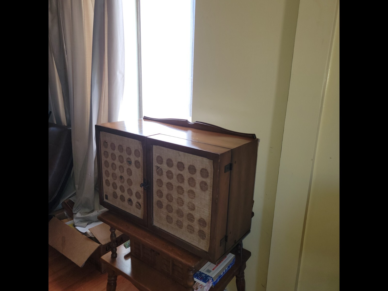 Vintage General Electric Portable Record Player & Radio