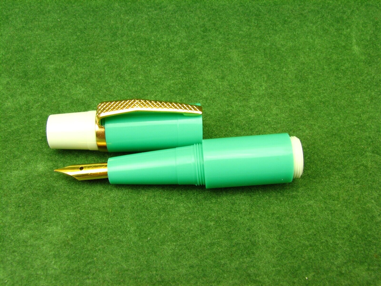 Vintage TA TUNG 361 GREEN Fountain Pen China 80s Vintage TA TUNG 361 GREEN Fountain Pen China 80s