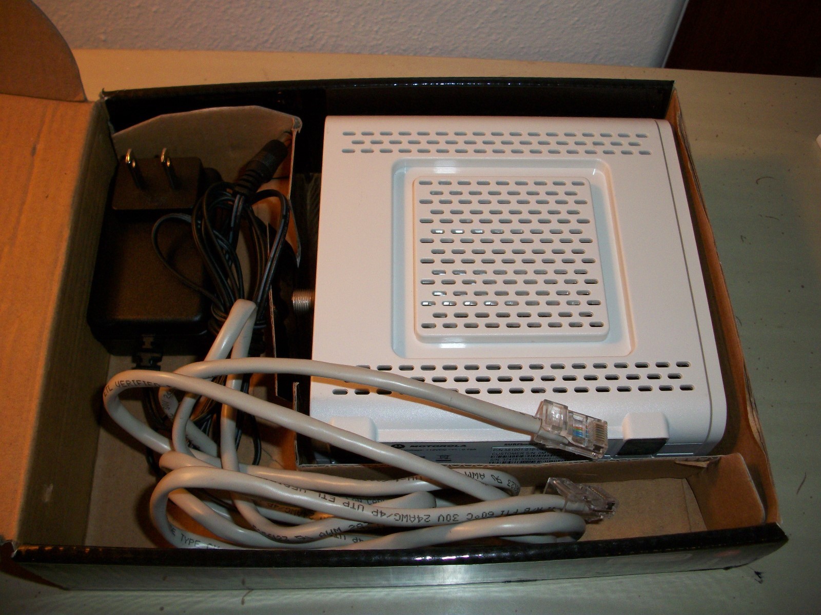 Motorola SURFboard SB6141 (581902-022-00) 351.23 Mbps Cable Modem