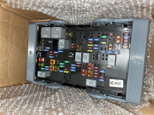 GM OEM 10-14 Avalanche Electrical Fuse Relay-Junction Block
