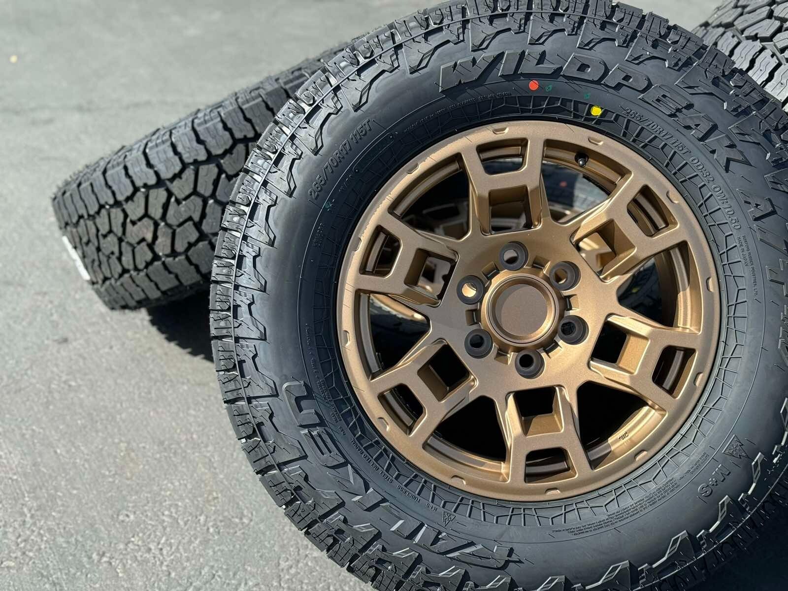 2/2[新品] TOYOTA TRD 純正 R17 6x139.7 s-l1200.jpg