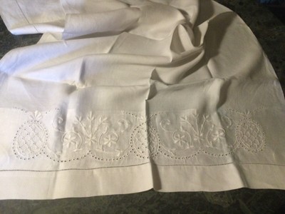 Bathroom Decor Hemstitched Very Good Condition 1950s Vintage Off White Linen Hand Towels Embroidered Floral Baskets 15.5 x 21.5 in.