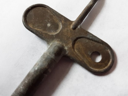 1 ANTIQUE VINTAGE & MODERN MANTLE SHELF WALL CLOCK  KEY CLOCK PARTS