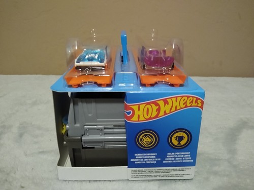 Hot Wheels Race Case Track Set With 2 Cars + Carrying Case ~NEW