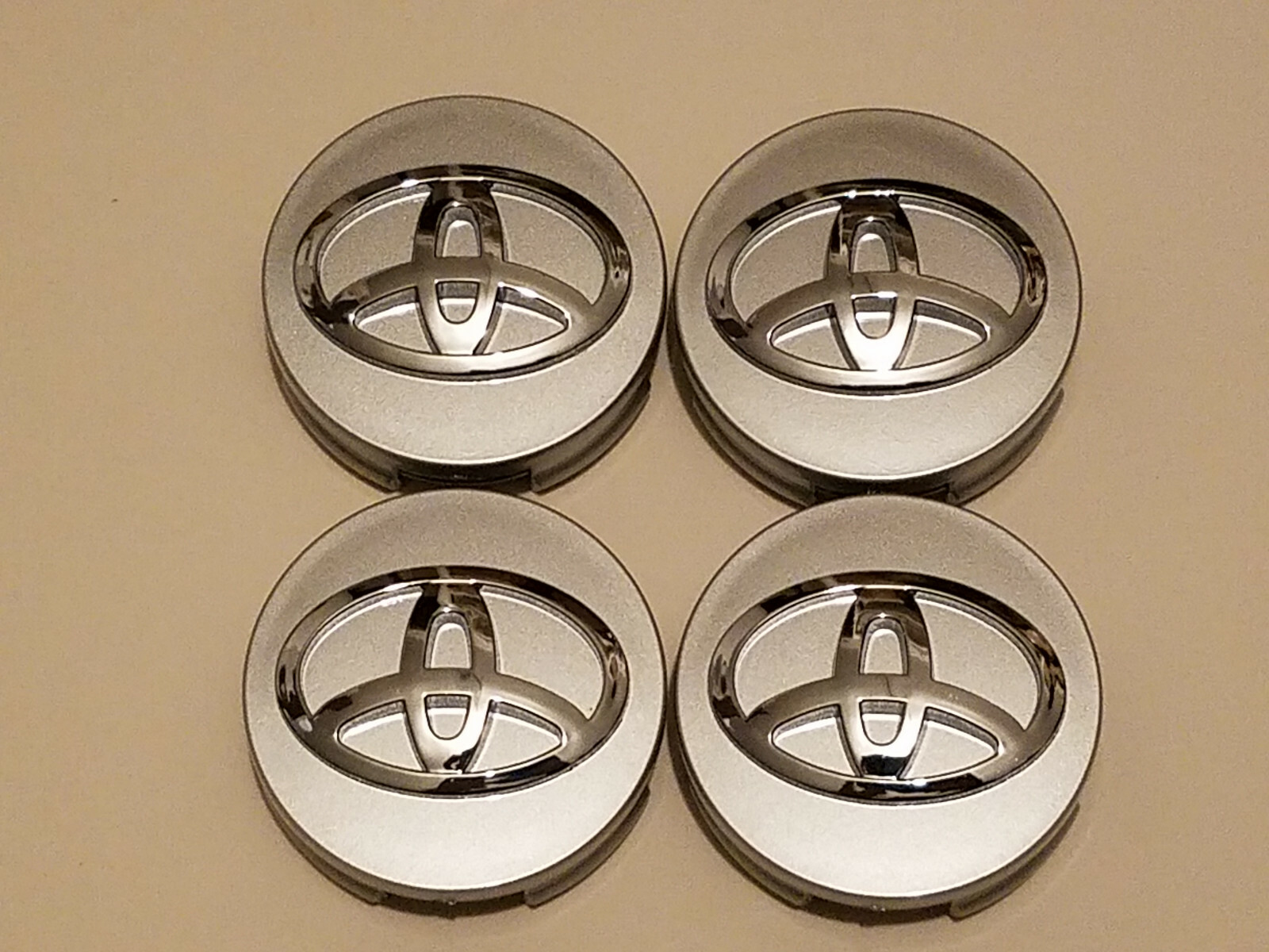 4x TOYOTA WHEEL RIMS CENTER HUB CAP CAPS SILVER BASE CHROME LOGO 62MM CAMRY +MOR
