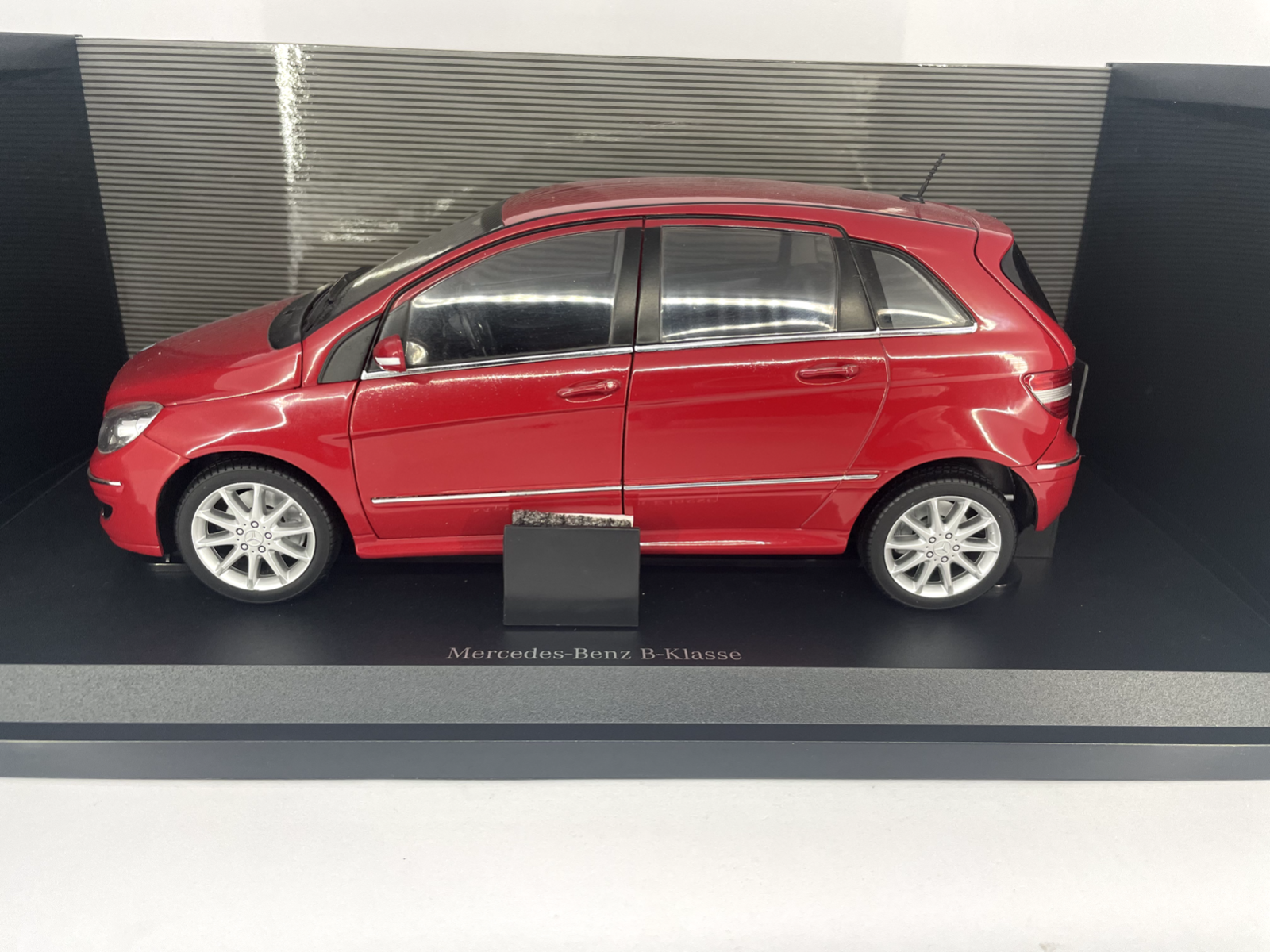 an☆Mercedes-Benz B-Klasse 1/18 ブラック 1:18 Mercedes-Benz B-Class Black Diecast Model Car | eBay