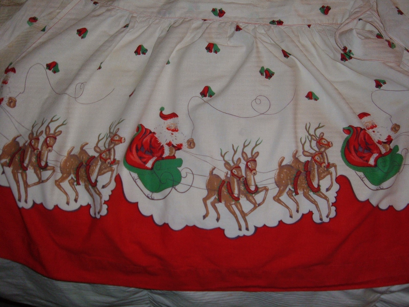 VINTAGE FABRIC APRON SANTA REINDEERS CHRISTMAS
