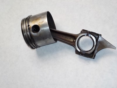 Wisconsin S-8D Piston & Rod