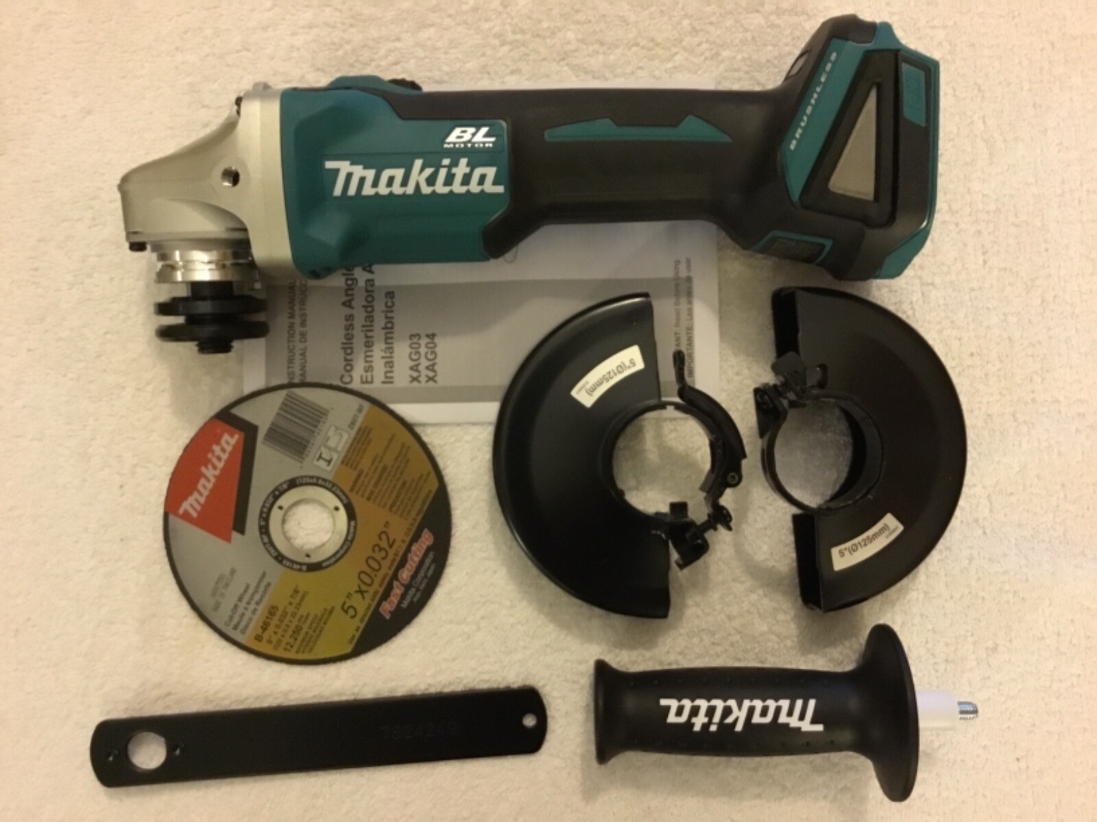 New Makita LXT XAG04Z 18V 4-1/2