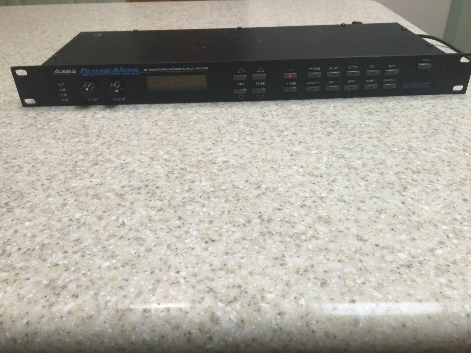 Los procesadores de señal de reverberación Alesis y efectos en rack