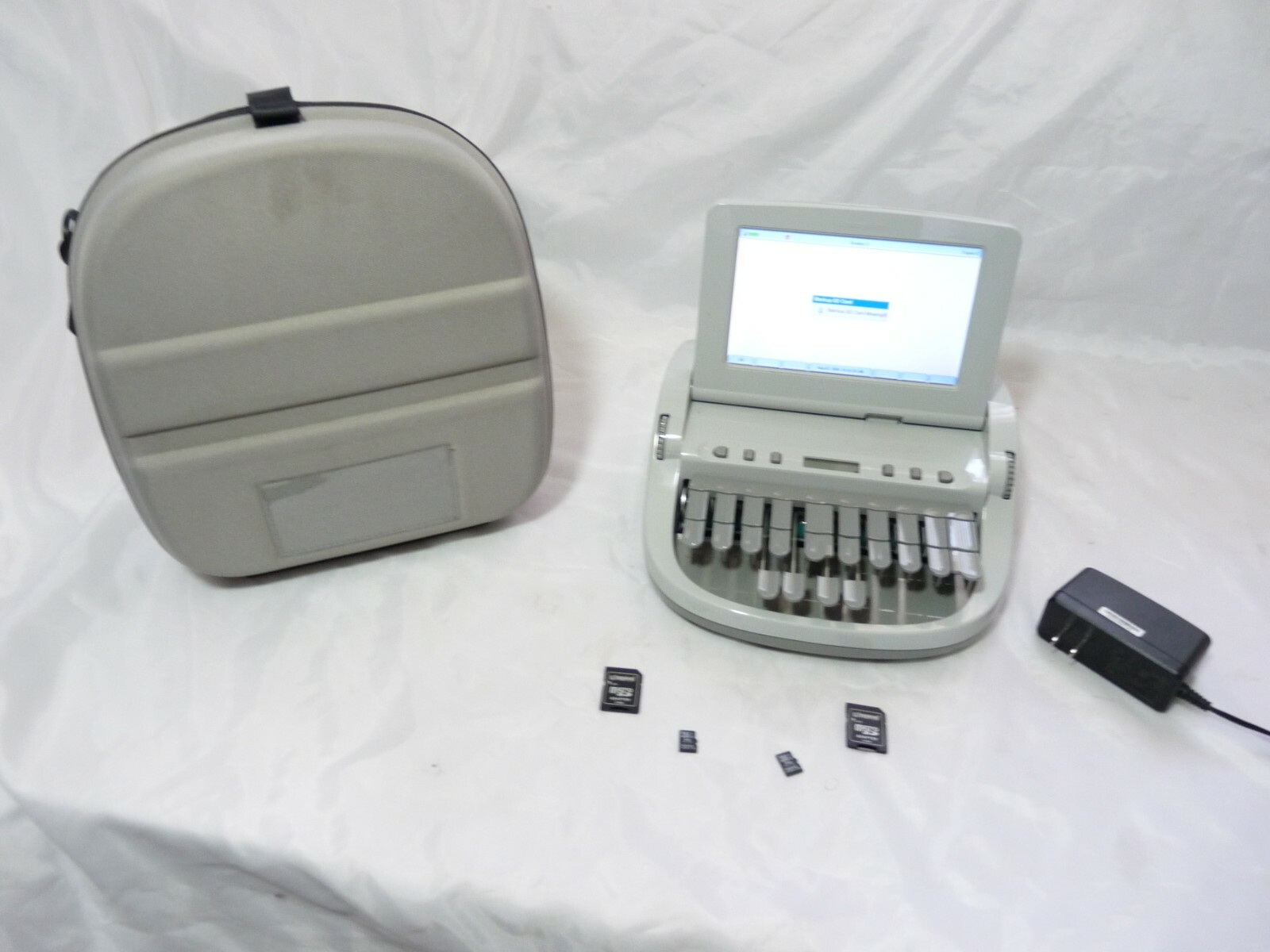 Stenograph Diamanté professional Steno Writer Court Reporter - working