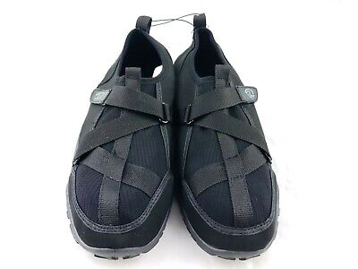 mens water shoes size 10