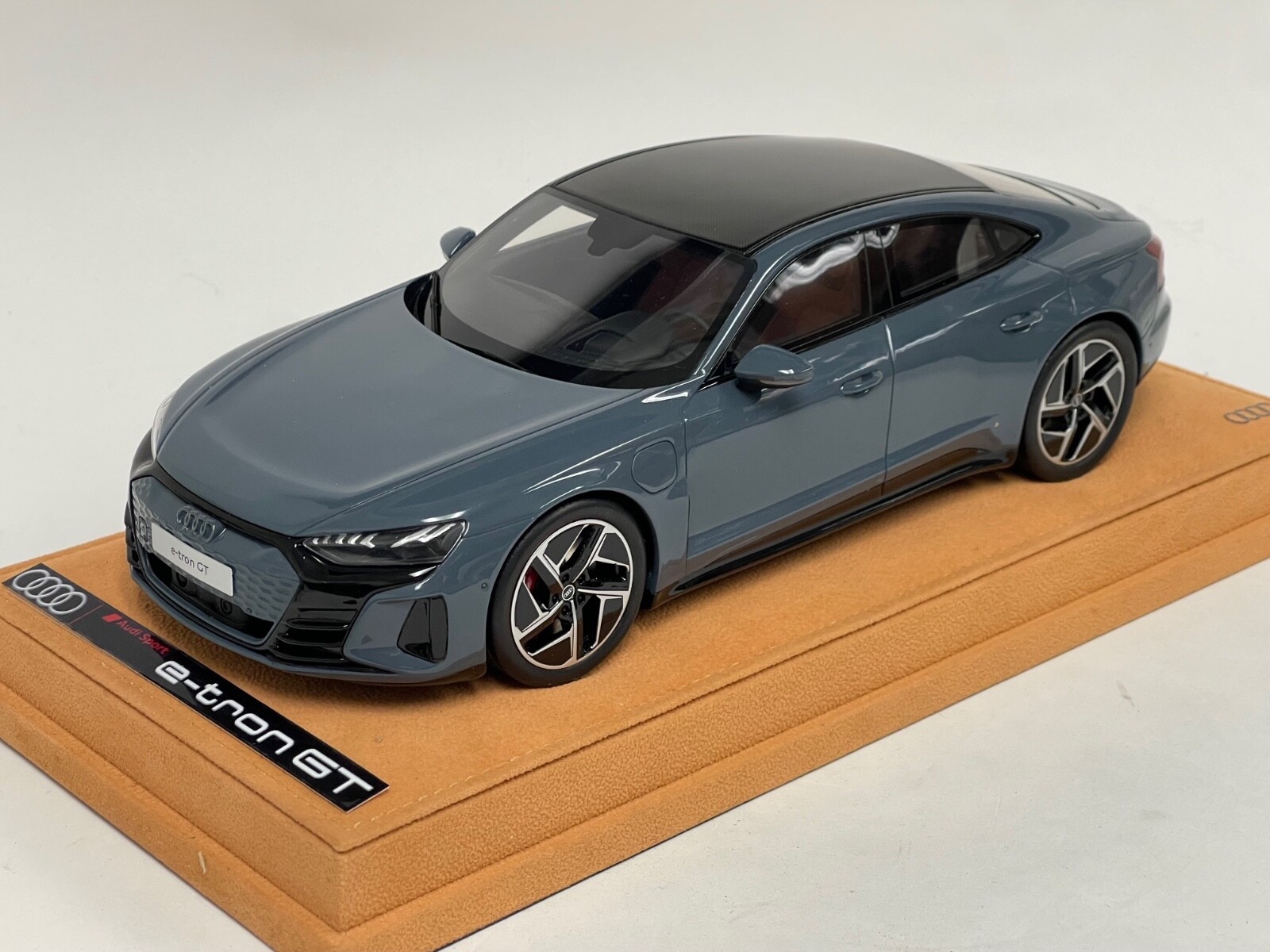Audi RS e-tron GT プロトタイプ 1／18 $_57.JPG?set_id=880000500F