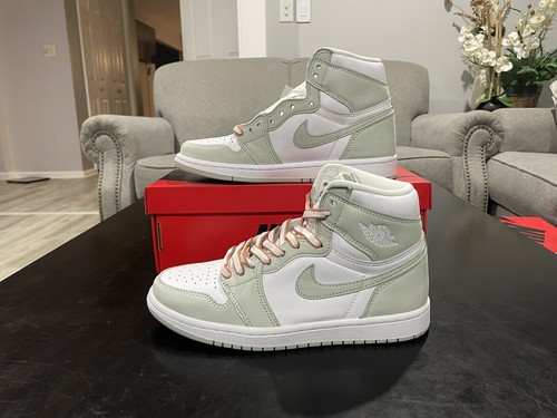 Pre-owned Jordan Size 7 - Womens Wmns Nike Air  1 Retro High Og Seafoam Cd0461 002 In Green