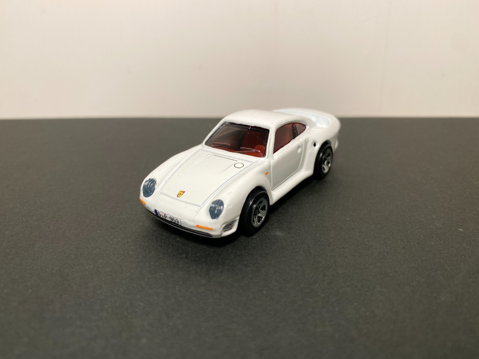 Amazon.com: Hot Wheels Porsche 959, Silver, 1:64 Scale Die