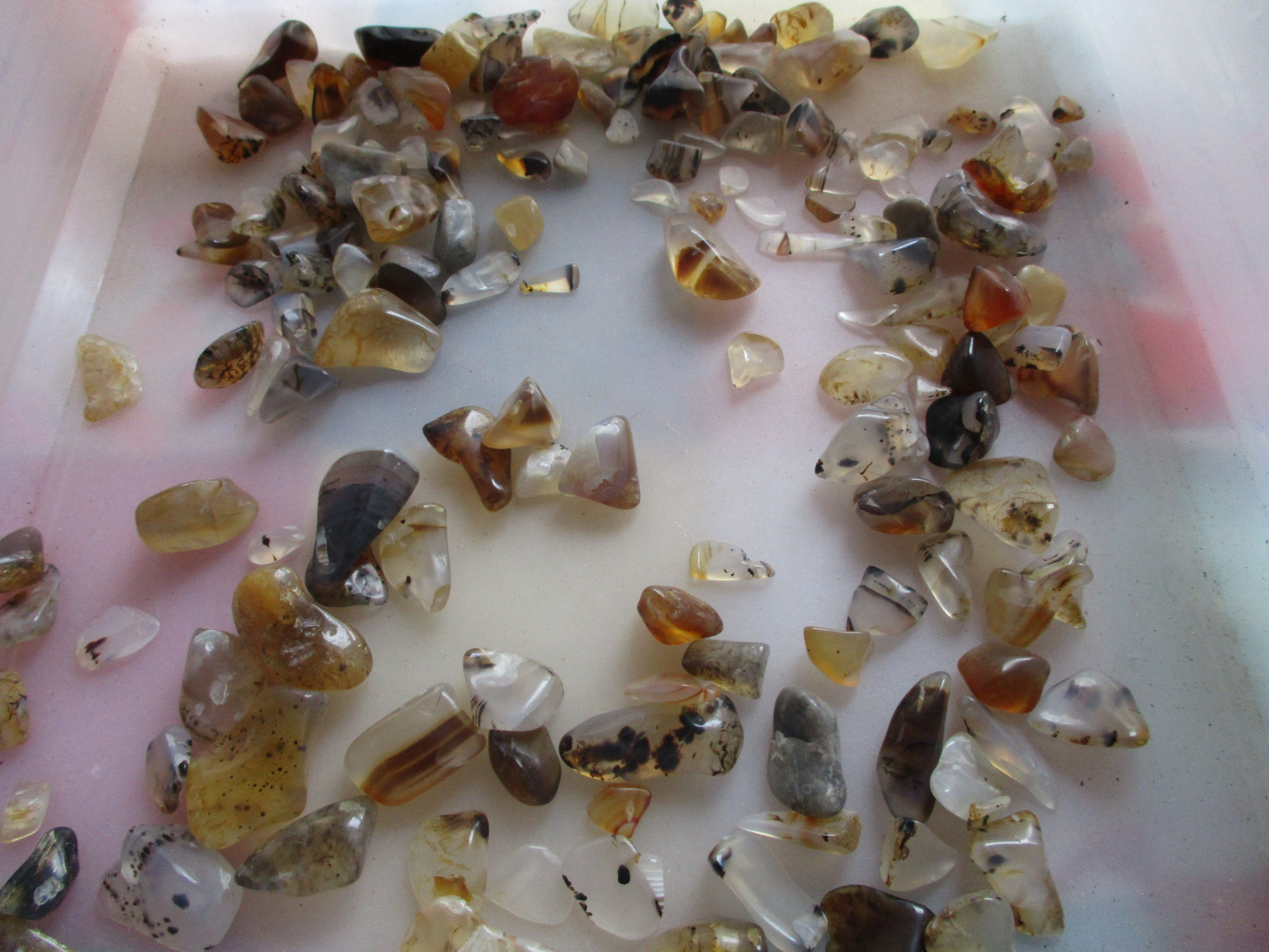 8 oz of polished semi precious stones mostly agate small 1/2 to 1 appx (g