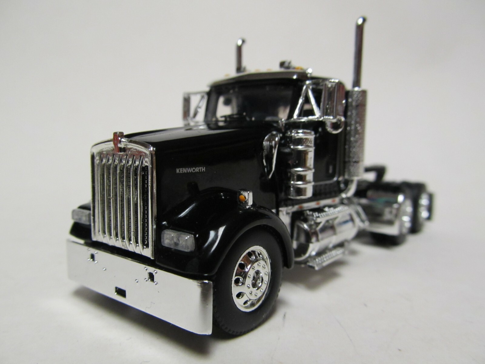DCP / FIRST GEAR 1/64 SCALE W-900 KENWORTH DAY CAB, BLACK YELLOW ENGINE 